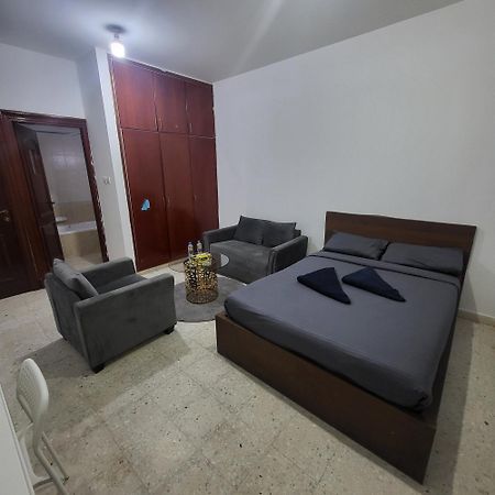 Corniche Full Studio Apartment Abu Dhabi Esterno foto