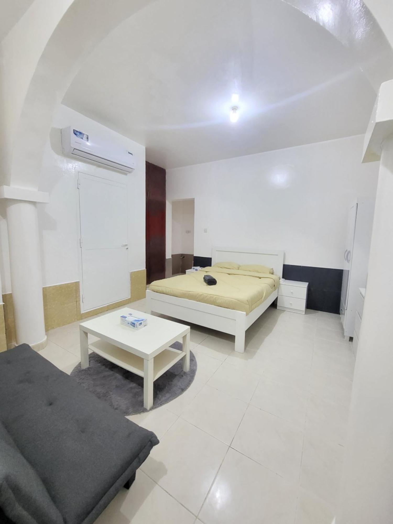 Corniche Full Studio Apartment Abu Dhabi Esterno foto