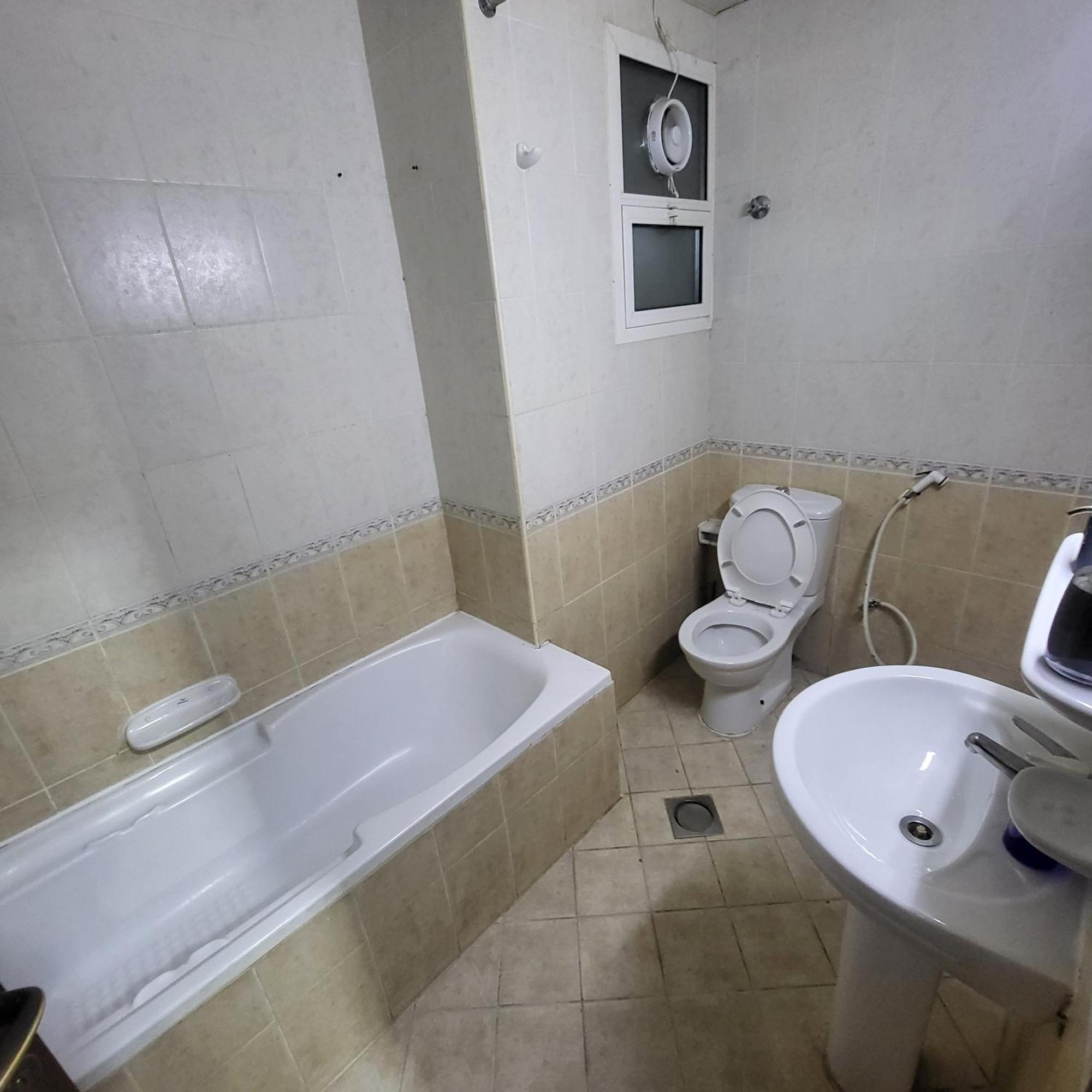 Corniche Full Studio Apartment Abu Dhabi Esterno foto