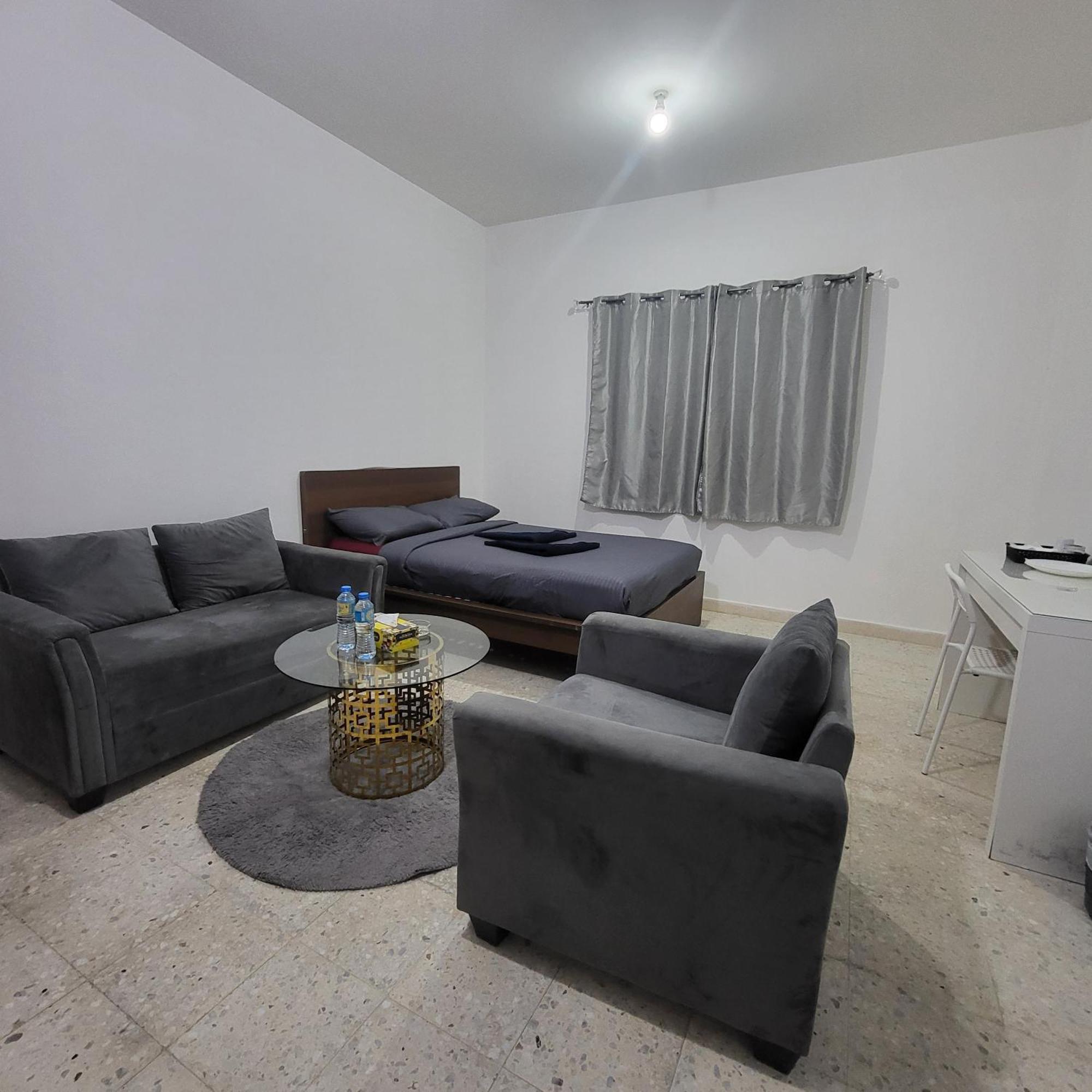Corniche Full Studio Apartment Abu Dhabi Esterno foto